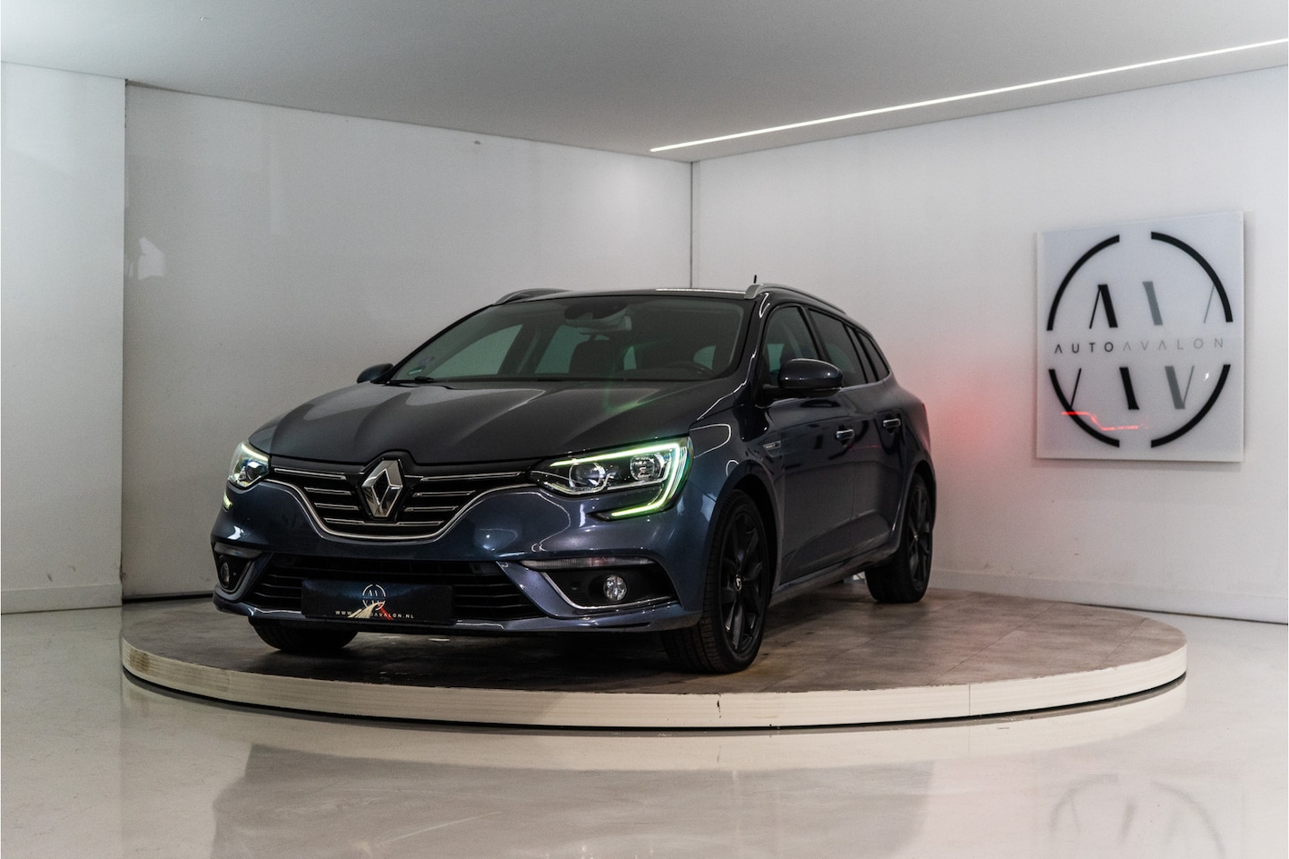 Renault Mégane Estate - 1.3 TCe Bose 141PK NL AUTO+NAP | Trekhaak | Camera&Aut. Inparkeren | Blind Spot | Titanium - AutoWereld.nl