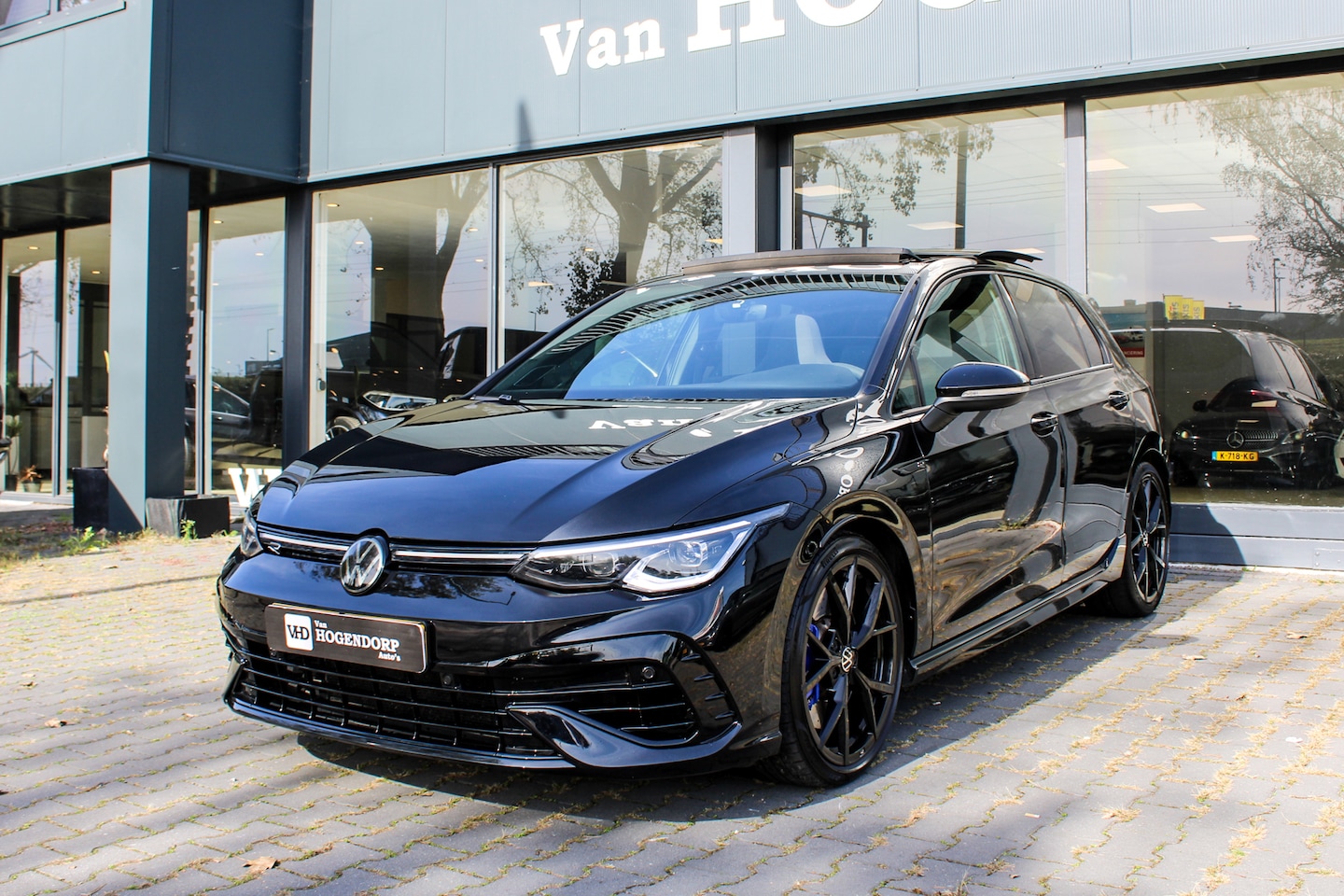 Volkswagen Golf - 2.0 TSI R 4Motion PANO H&K MATRIX AKRAPOVIC - AutoWereld.nl