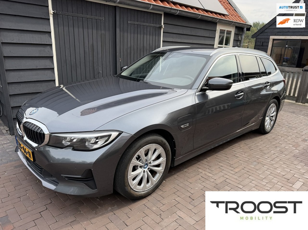 BMW 3-serie Touring - 320e Business Edition PLUS | El trekhaak|Leer|Apple carplay draadloos |Camera V+A|Privacyg - AutoWereld.nl