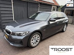 BMW 3-serie Touring - 320e Business Edition PLUS | El trekhaak|Leer|Apple carplay draadloos |Camera V+A|Privacyg