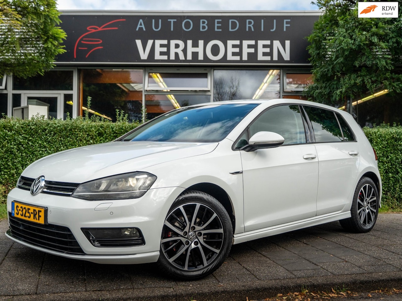 Volkswagen Golf - 1.2 TSI R-LINE | APPLE CARPLAY | CRUISE / CLIMATE CONTR | XENON ! - AutoWereld.nl