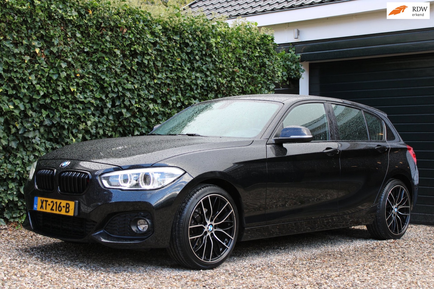 BMW 1-serie - 116d Sport | Automaat | PDC V+A | Stoelverwarming | Cruise control - AutoWereld.nl