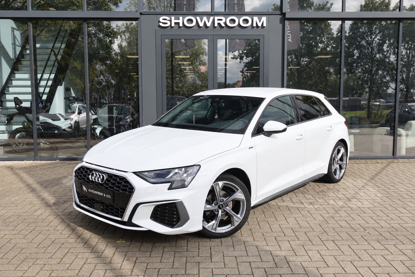 Audi A3 Sportback - 30 TFSI CARPLAY VIRTUAL PCD - AutoWereld.nl