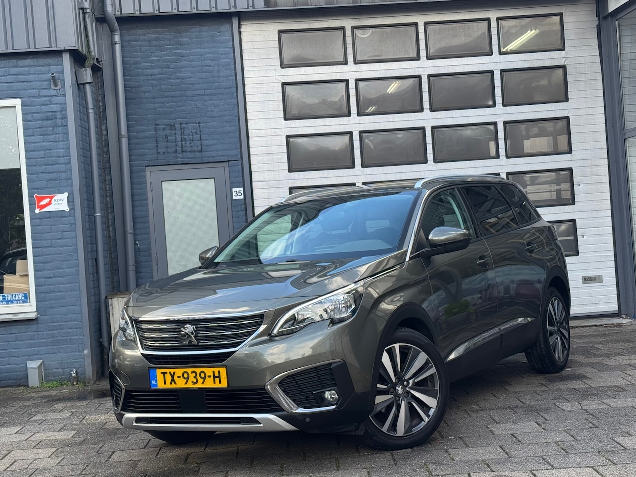 Peugeot 5008 - 1.2 PureTech Allure | Clima | Camera | Automaat | 7-PERS - AutoWereld.nl