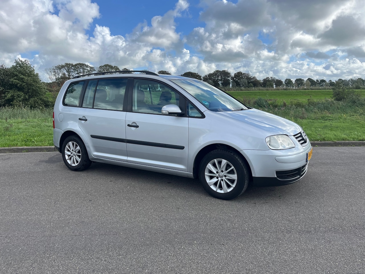 Volkswagen Touran - 1.6 Athene AIRCO / ZEER MOOIE / GOED ONDERHOUDEN / APK GEKEURD / - AutoWereld.nl