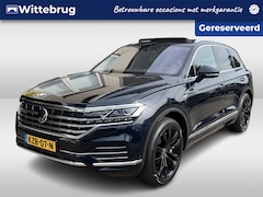 Volkswagen Touareg - 3.0 TSi eHybrid 4MOTION Elegance / AUTOMAAT/ 381PK/ PANO/ TREKHAAK/ LEER/ LUCHTVERING/ APP