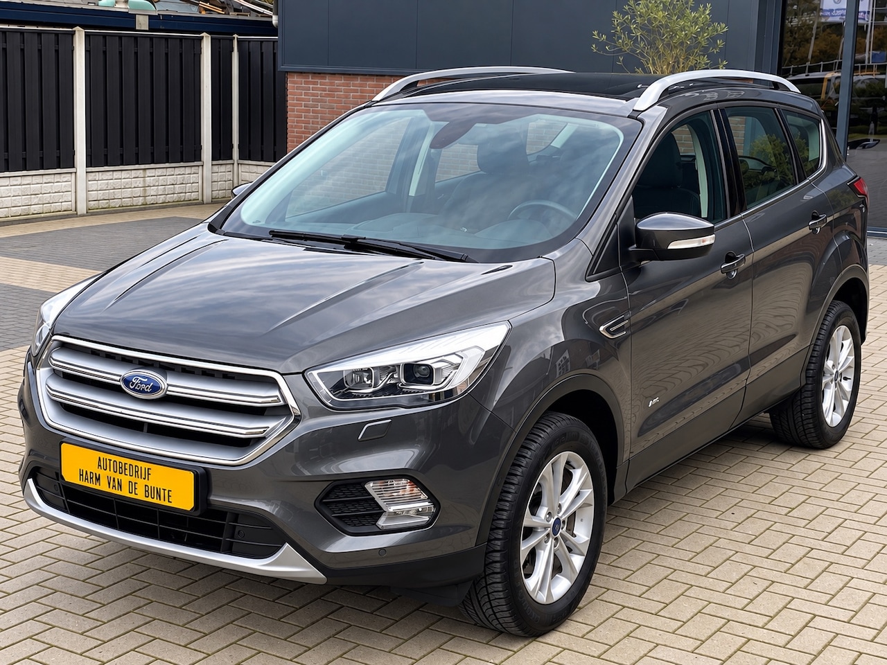 Ford Kuga - 1.5 EcoBoost 182 PK AWD Titanium NIEUWSTAAT LED XENON NAVI CRUISE CLIMA PDC - AutoWereld.nl