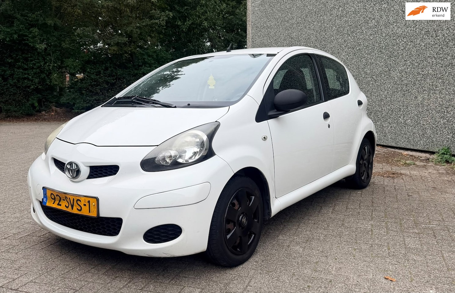 Toyota Aygo - Toyota Aygo 1.0 – 2011 – Wit – Airco – Achteruitrijcamera - AutoWereld.nl