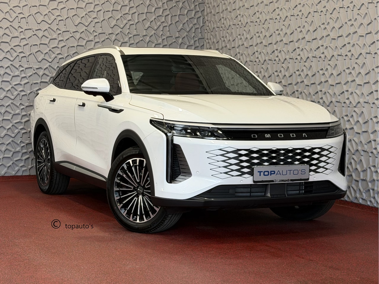 Omoda 9 - OMODA 9 PREMIUM AWD 538 PK | Stary White | Rood Leer LUXE PHEV SUV | 145 KM ELEKTRISCH | O - AutoWereld.nl