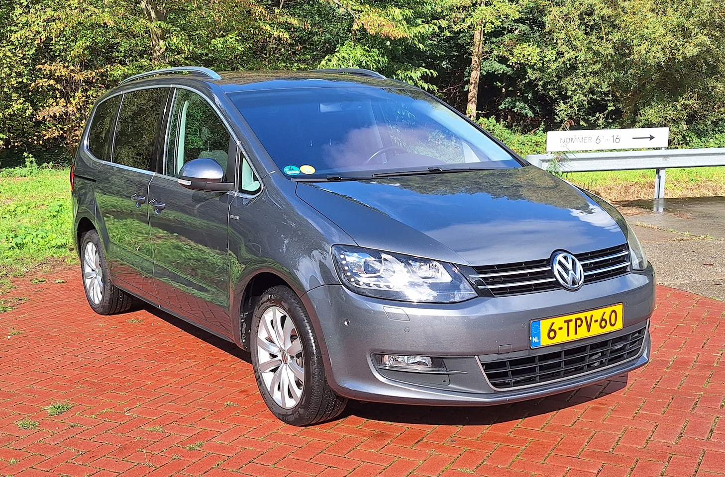 Volkswagen Sharan - 2.0 TDI Highline Edition 7p. Volkswagen Sharan 2.0 TDI 177pk | TOPSTAAT | DSG | Xenon | 7-PERS | Nw banden - AutoWereld.nl