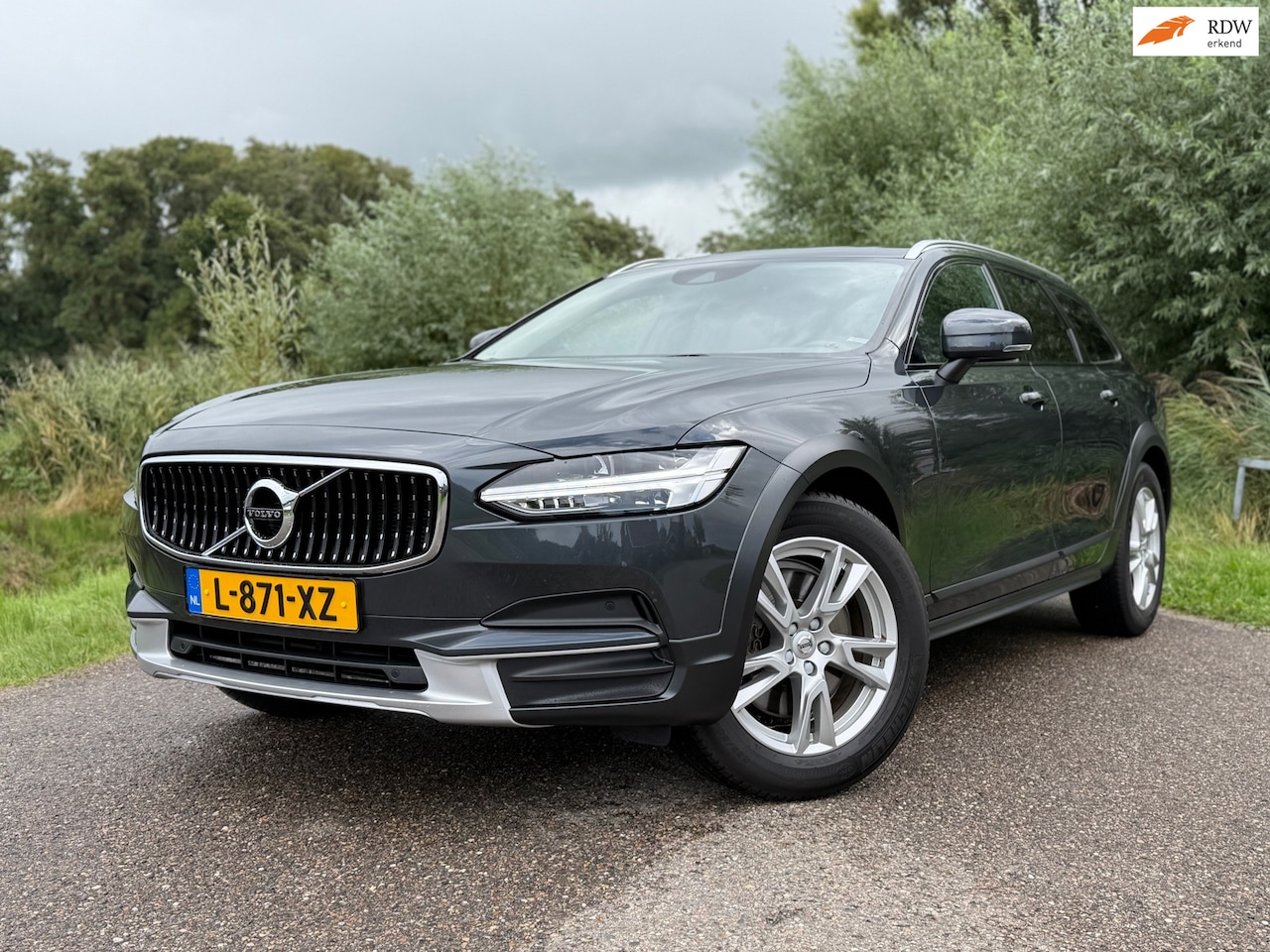 Volvo V90 Cross Country - 2.0 D4 Automaat / Goed Onderhouden / Elektrische trekhaak / Stoelverwarming / Leder / EURO - AutoWereld.nl