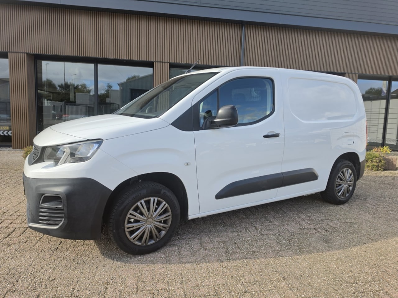 Peugeot Partner - 1.5 BlueHDI Premium Navi | Airco | Cruise | Trekhaak | Schuifdeur | Euro 6 - AutoWereld.nl