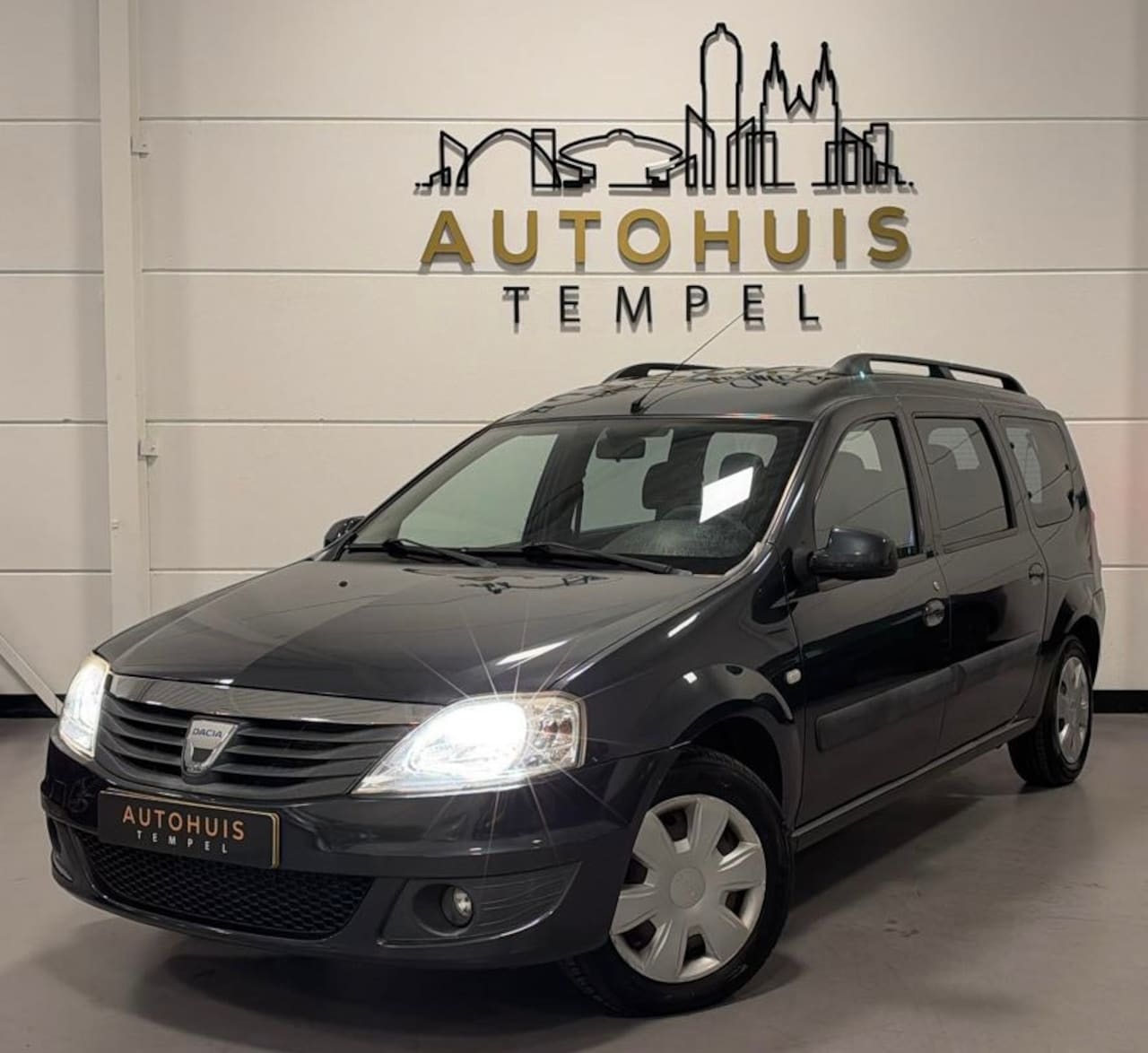 Dacia Logan MCV - 1.6-16V Lauréate 7p. Nap Airco Elektrische Ramen Trekhaak - AutoWereld.nl