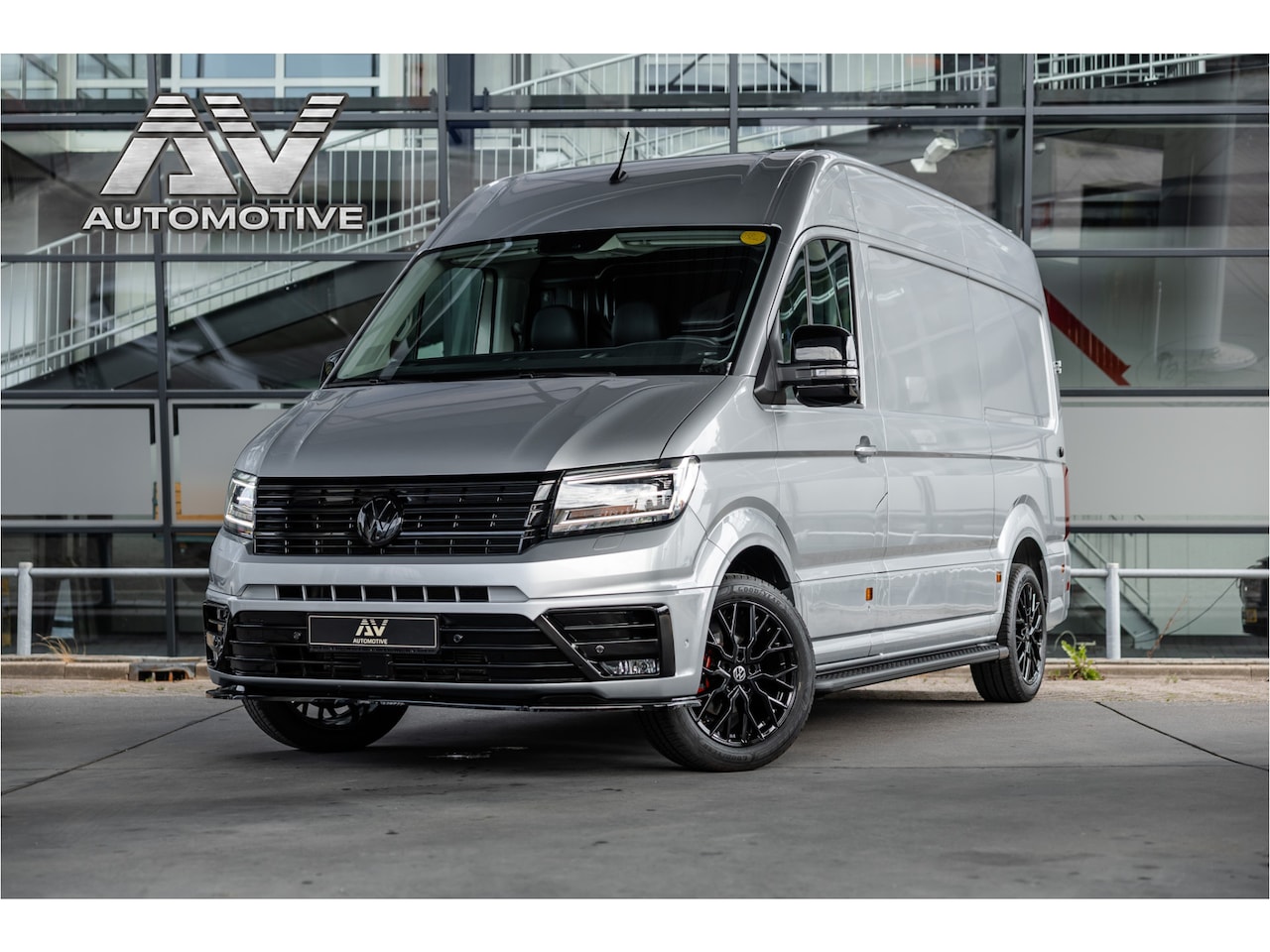 Volkswagen Crafter - 2.0 TDI DSG L3H3 | Bi-Xenon | Trekhaak | Navigatie | CarPlay | Camera | 3-Zitter | Dealer - AutoWereld.nl