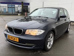 BMW 1-serie - 118i AUTOMAAT AIRCO APK 06-05-2027 CLIMATE CRUISE PARKEERSENSOREN