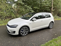 Volkswagen Golf - 1.4 TSI GTE Connected Series | Pano | ACC | Camera | Keyless | NAP