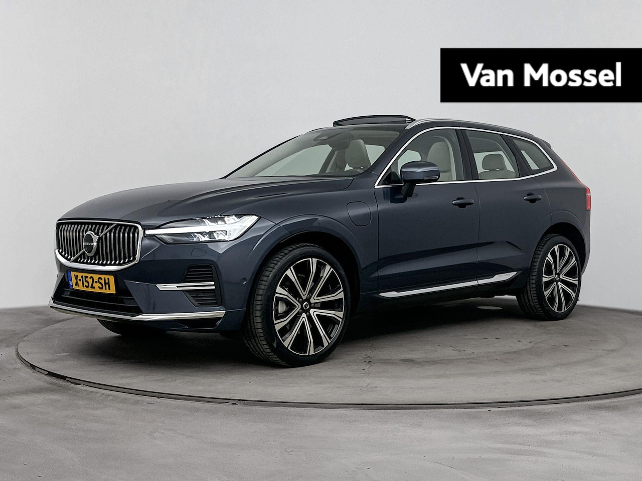 Volvo XC60 - 2.0 T6 Plug-in hybrid AWD Ultimate Bright 350PK | Schuif-/Kanteldak | Harman Kardon Audio - AutoWereld.nl