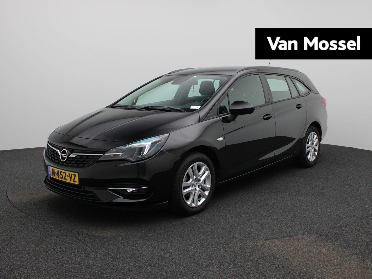 Opel Astra Sports Tourer - 1.2 Business Edition | Cruise control | Bluetooth | Trekhaak | Parkeer sensoren | Airco | - AutoWereld.nl