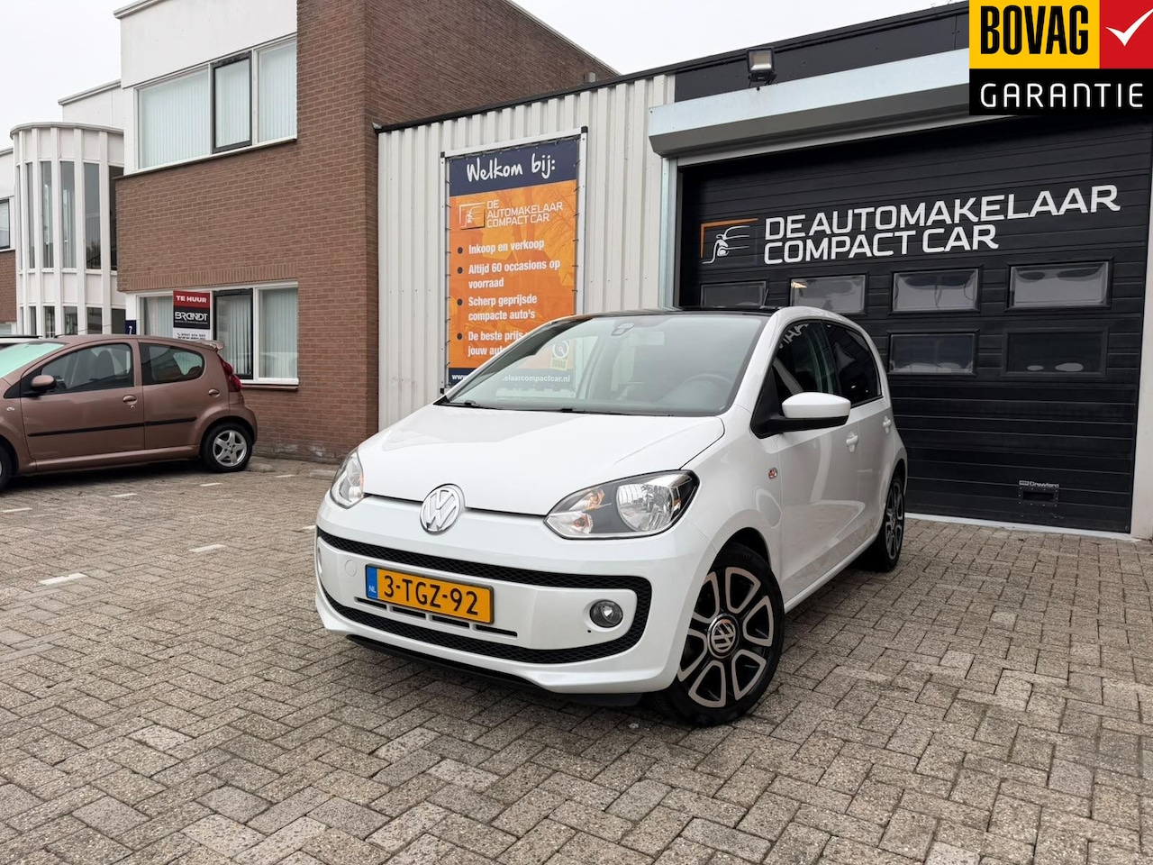 Volkswagen Up! - 1.0 high up! BlueMotion | PANORAMA DAK | 16'' LMV | AIRCO | NAVI | 2E EIGENAAR | - AutoWereld.nl