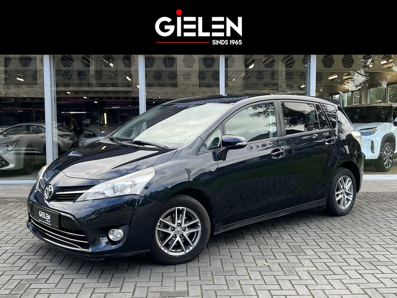 Toyota Verso - 1.8 VVT-i Aspiration | Automaat, Trekhaak, Navigatie, Parkeersensoren, Camera, Panoramadak - AutoWereld.nl