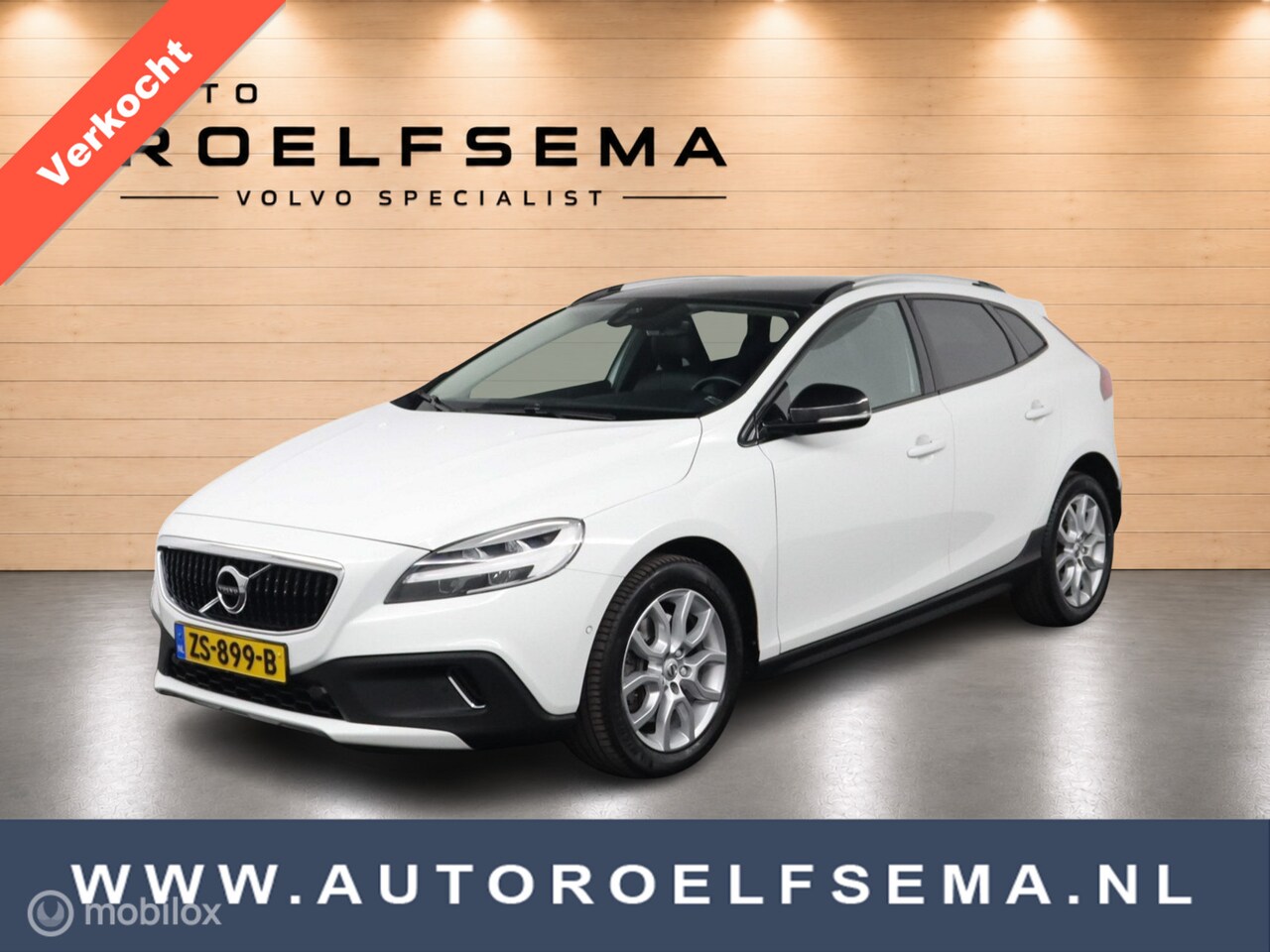 Volvo V40 Cross Country - 1.5 T3 Polar+ Luxury | Panoaramdak | Keyless | Verwarmbare voorstoelen | Lederen bekleding - AutoWereld.nl