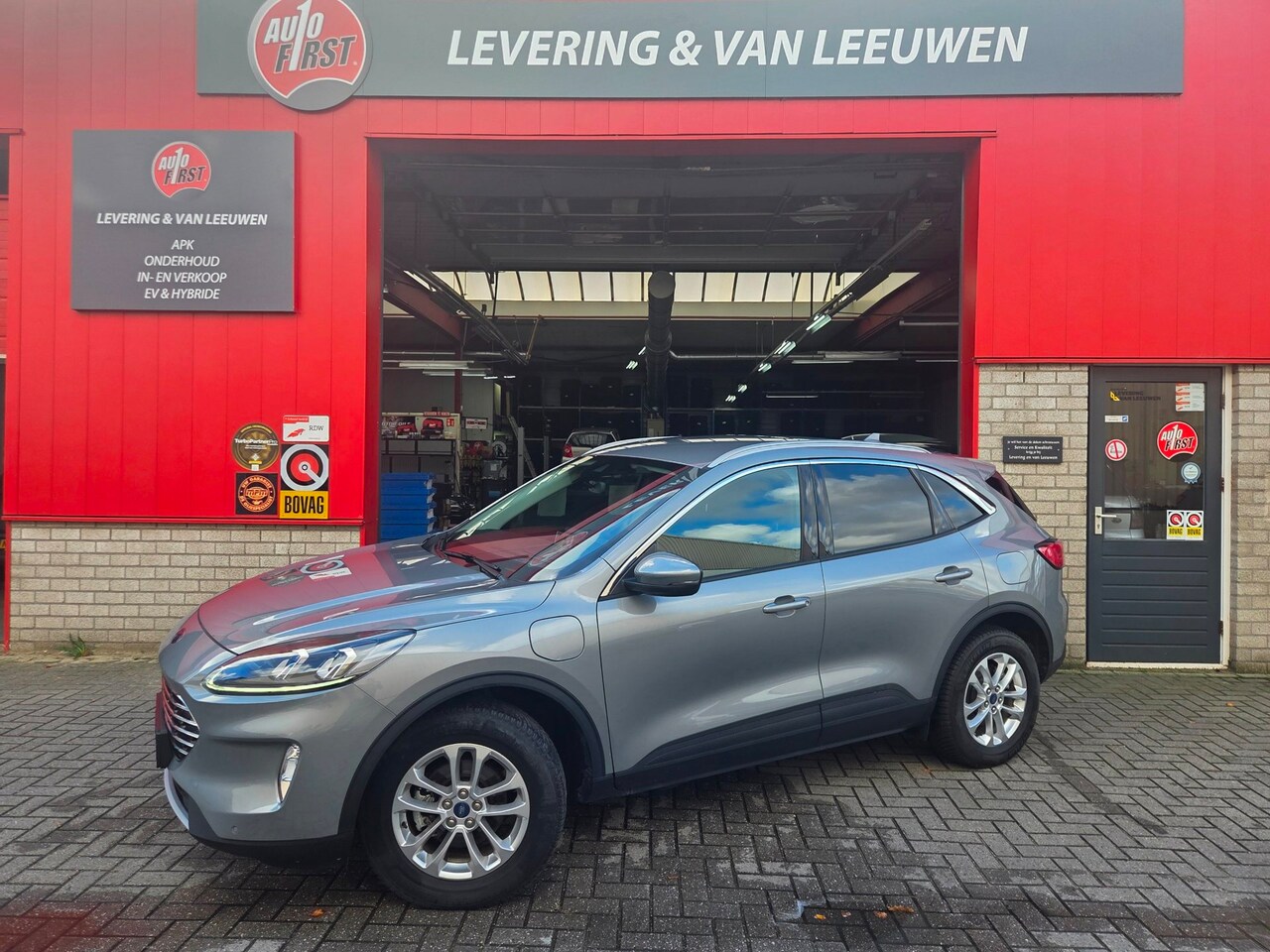 Ford Kuga - 2.5 PHEV Titanium Winterpack/ Navigatie/ Parkeersensoren V + A/ Stoelverwarming/ Rijklaarp - AutoWereld.nl