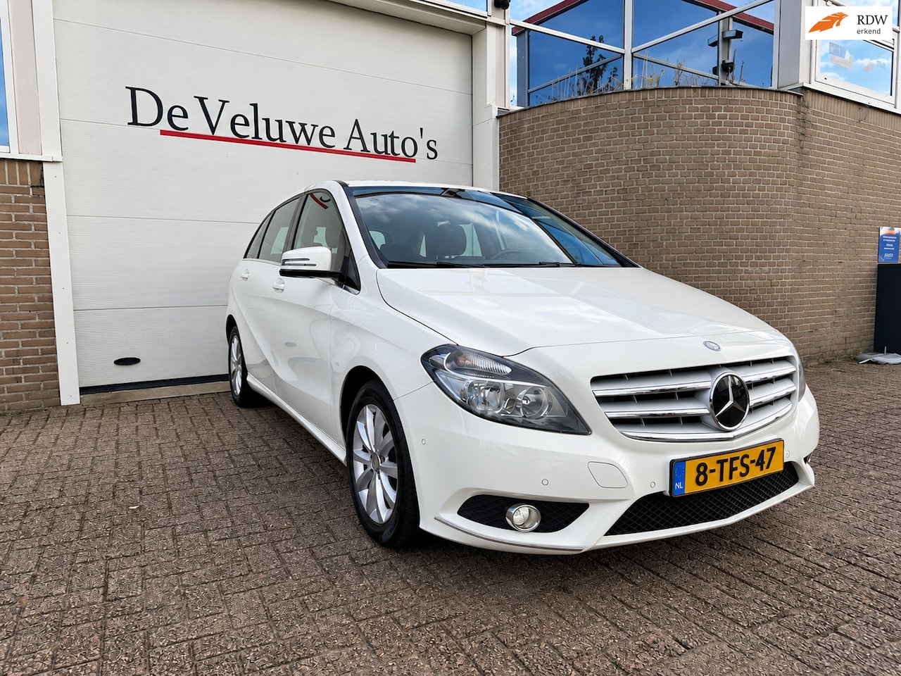 Mercedes-Benz B-klasse - 180 Ambition|Trekhaak|Automaat|Pdc - AutoWereld.nl