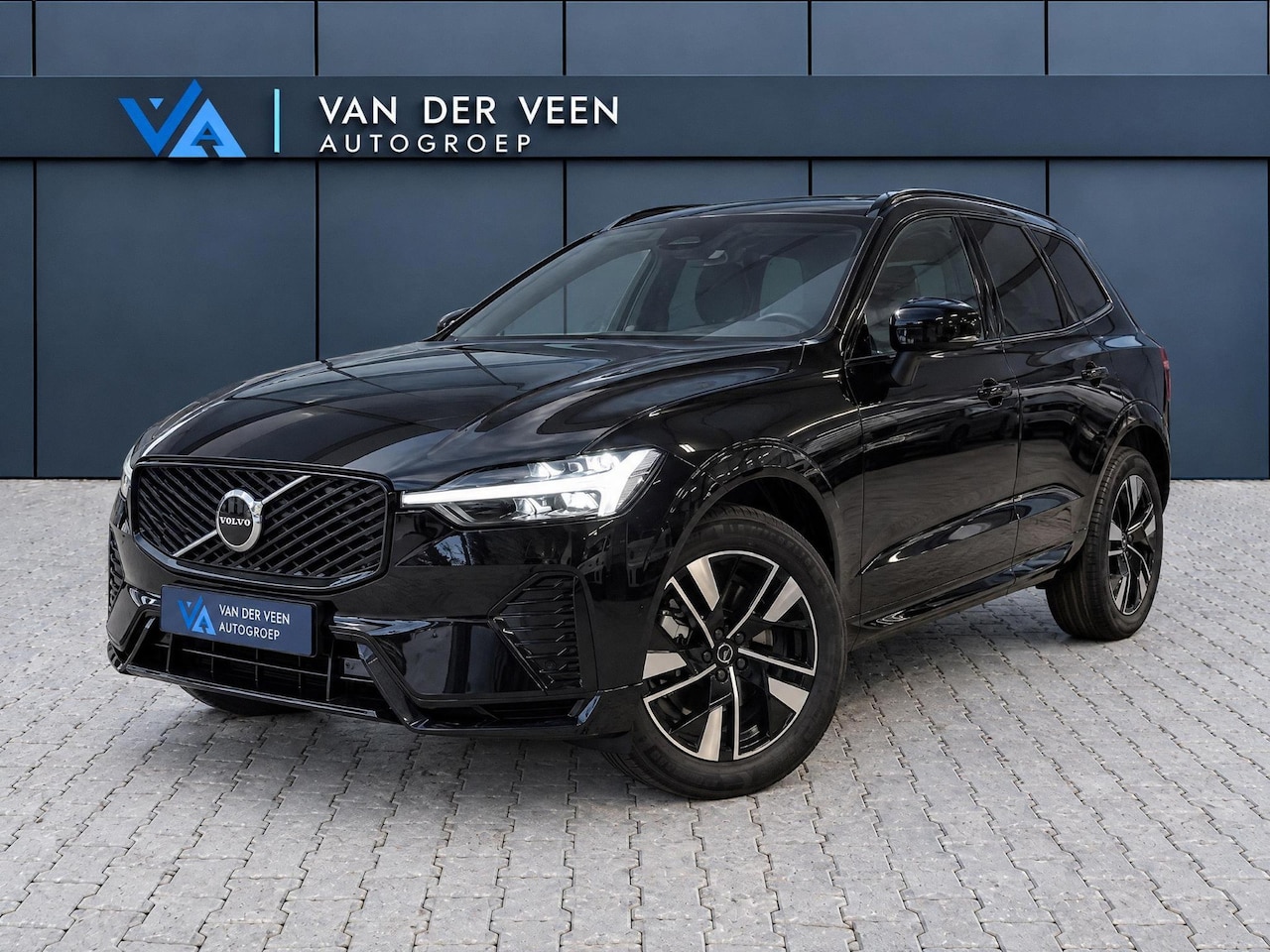 Volvo XC60 - 2.0 T6 Plug-in hybrid AWD Plus Dark | Facelift model | Keyless entry/start | Achteruitrijc - AutoWereld.nl