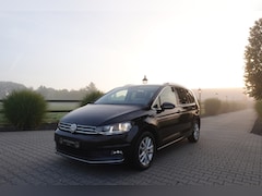 Volkswagen Touran - 1.5 TSI Highline 7p | Stoelverwarming | Stuurwielverw. | Carplay | Massage | Adaptive Crui