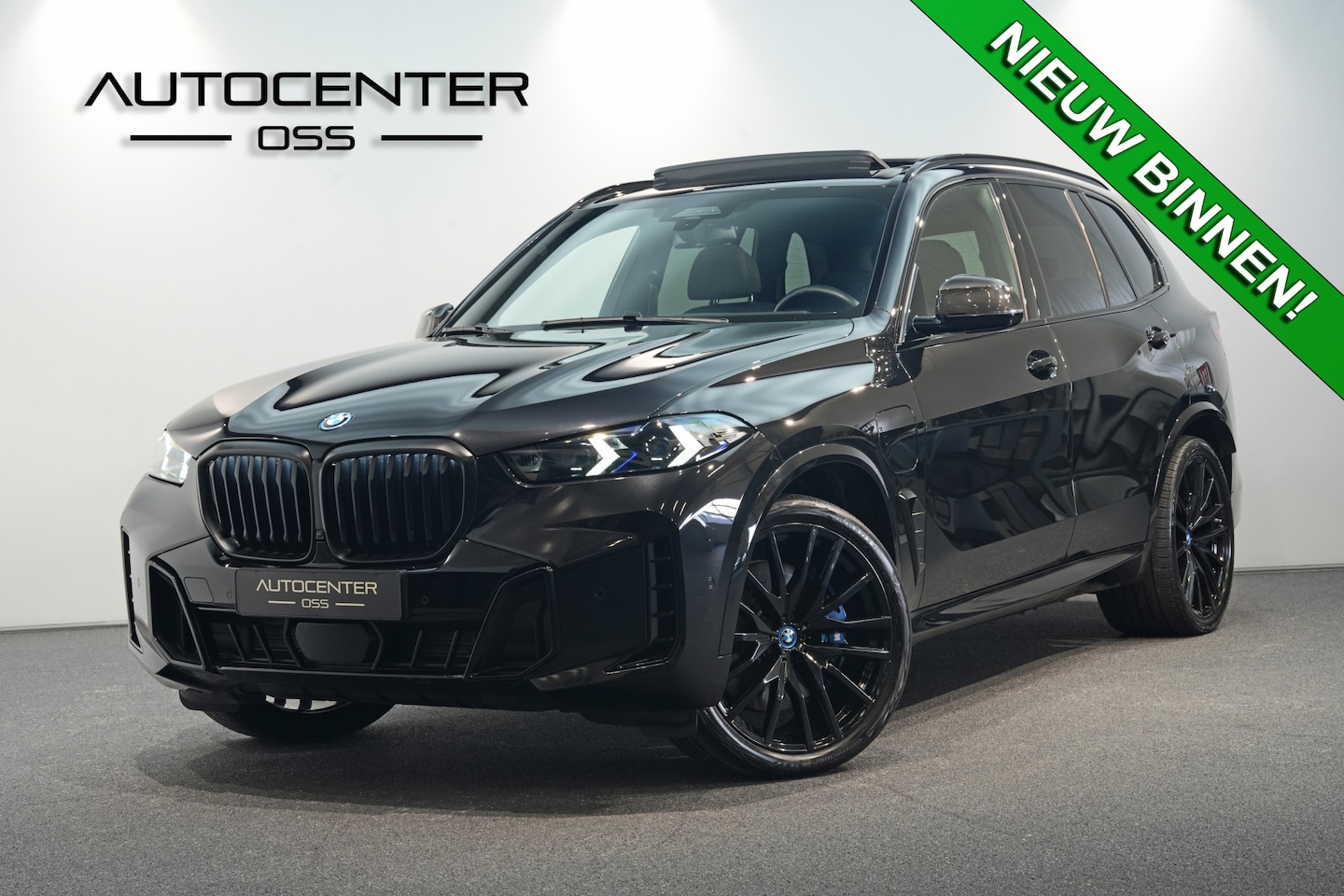 BMW X5 - xDrive50e M-Sport | CARBON | ACHTERAS BES. | B&W | SkyLounge | Pano | Soft Close | Trekhaa - AutoWereld.nl