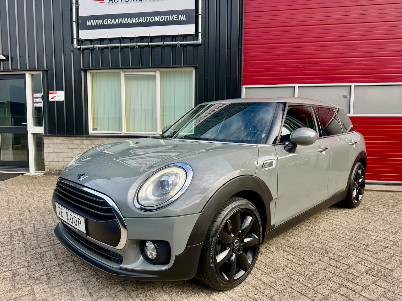 MINI Clubman - 1.5 One Chili Serious Business Mini Clubman AUTOMAAT 87.000km Navigatie, LED/ Xenon Leder, etc.1 JAAR GARANTIE - AutoWereld.nl