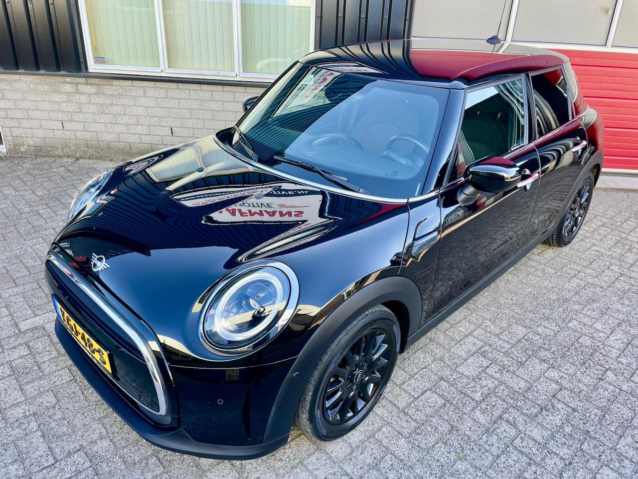 MINI 5-Deurs - 1.5 One Business Edition Mini Cooper 5 deurs dec. 2021 Faceliftmodel Apple carplay , Union Jack lichten etc. - AutoWereld.nl
