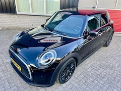 MINI 5-Deurs - 1.5 One Business Edition Mini Cooper 5 deurs dec. 2021 Faceliftmodel Apple carplay , Union Jack lichten etc.
