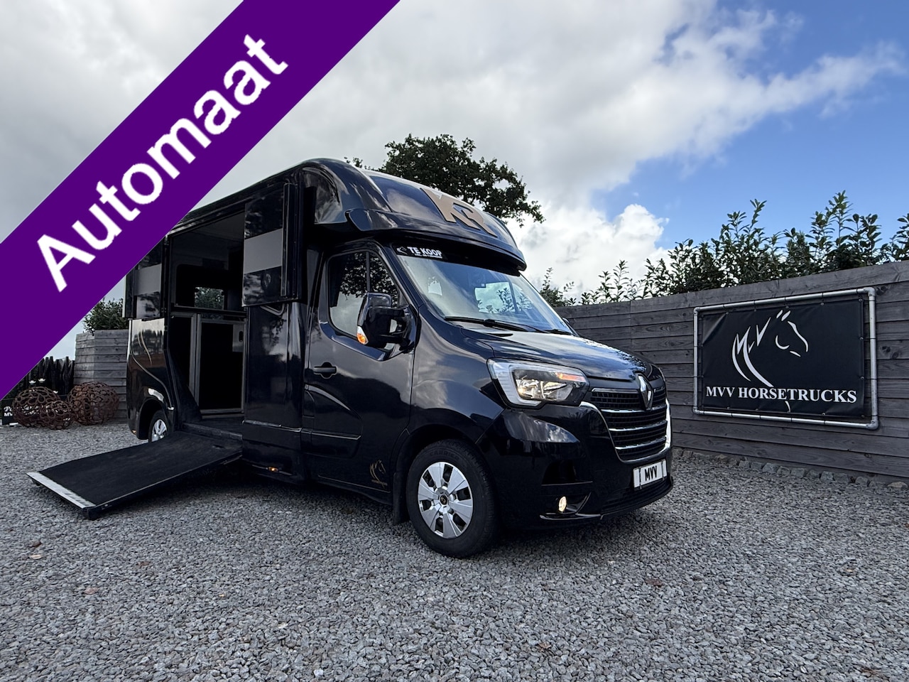 Renault Master - | HORSETRUCK | KRISMAR | CLASSIC 5 | 2021 | AUTOMATIC | EURO 6 | DUB CAB | 5-SEAT | 180PK - AutoWereld.nl
