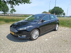 Ford Focus - 1.5 Titanium Dealer onderhouden, trekhaak, 1500kg trekgewicht