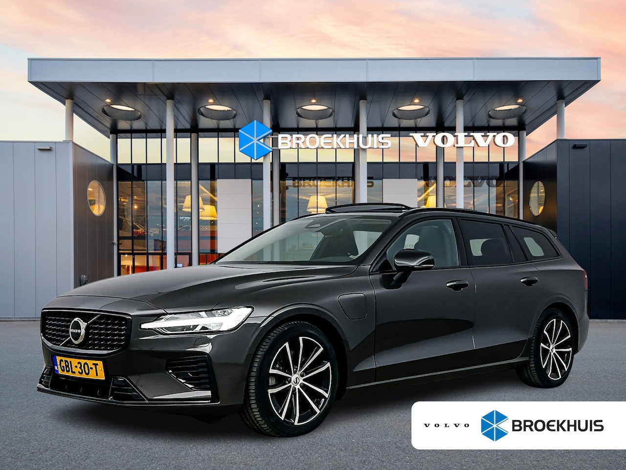 Volvo V60 - T6 Recharge Ultra Dark | 18" | Trekhaak | Panoramadak | Head-Up | Full LED | Harman Kardon - AutoWereld.nl