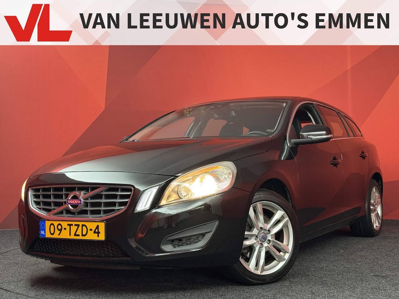 Volvo V60 - 1.6 T3 Momentum | Clima | Cruise | Trekhaak - AutoWereld.nl