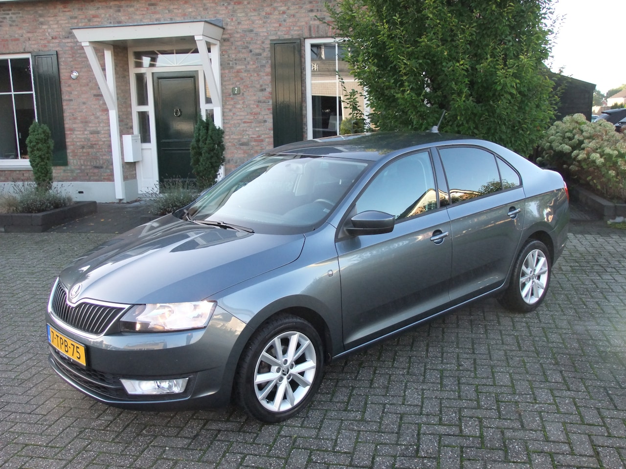 Skoda Rapid - 1.2 TSI Greentech Ambition Businessline Pro 1.2 TSI Greentech Ambition Businessline Pro , Airco . Navi , Blue-tooth , Pdc enz. 1e  Eig - AutoWereld.nl
