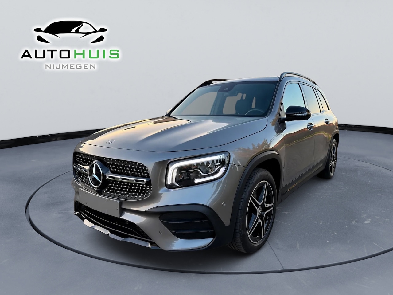 Mercedes-Benz GLB - 200 AMG Line Panoramadak Nightpakket Elektrisch wegklapbare trekhaak 7-Persoons Multibeam - AutoWereld.nl