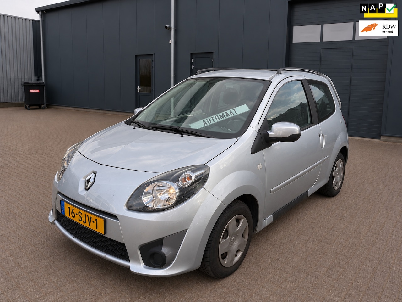 Renault Twingo - 1.2-16V Night & Day minder-/(in)valide auto. Handbediende rem en gas - AutoWereld.nl