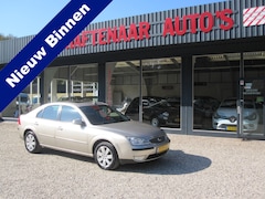 Ford Mondeo - 1.8-16V Futura nette auto met trekhaak apk nieuw 14-11-2027