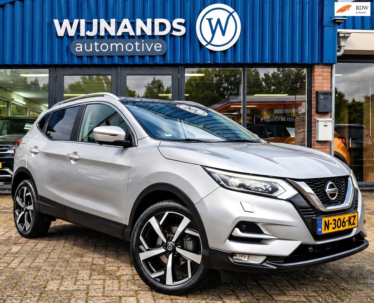 Nissan Qashqai - 1.3 DIG-T Tekna+ Trekhaak Panoramadak 360° - AutoWereld.nl