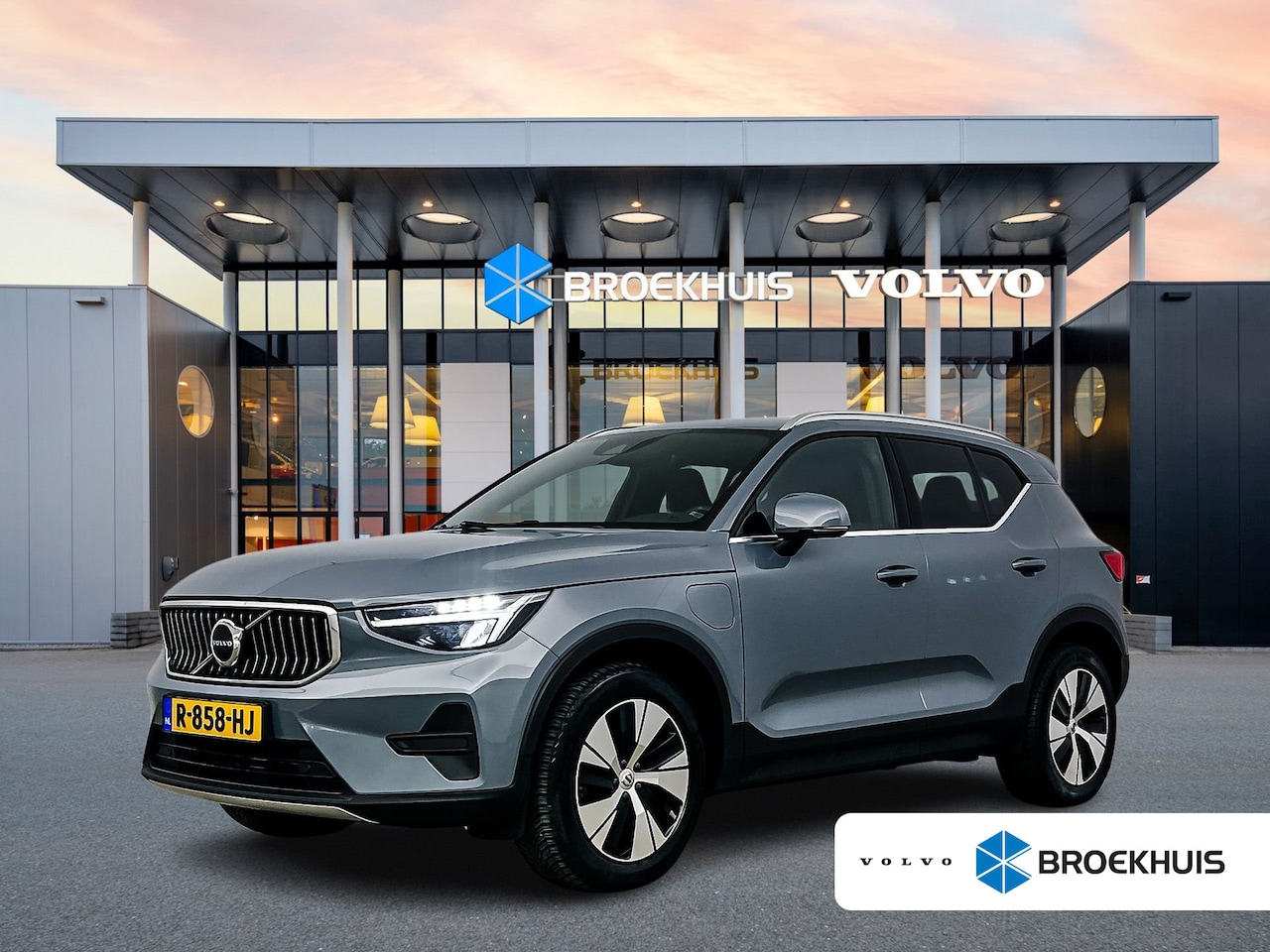 Volvo XC40 - T4 Recharge Plus Bright | 18" Allseason | Trekhaak | Getint Glas | Elektr. verst. Stoelen - AutoWereld.nl