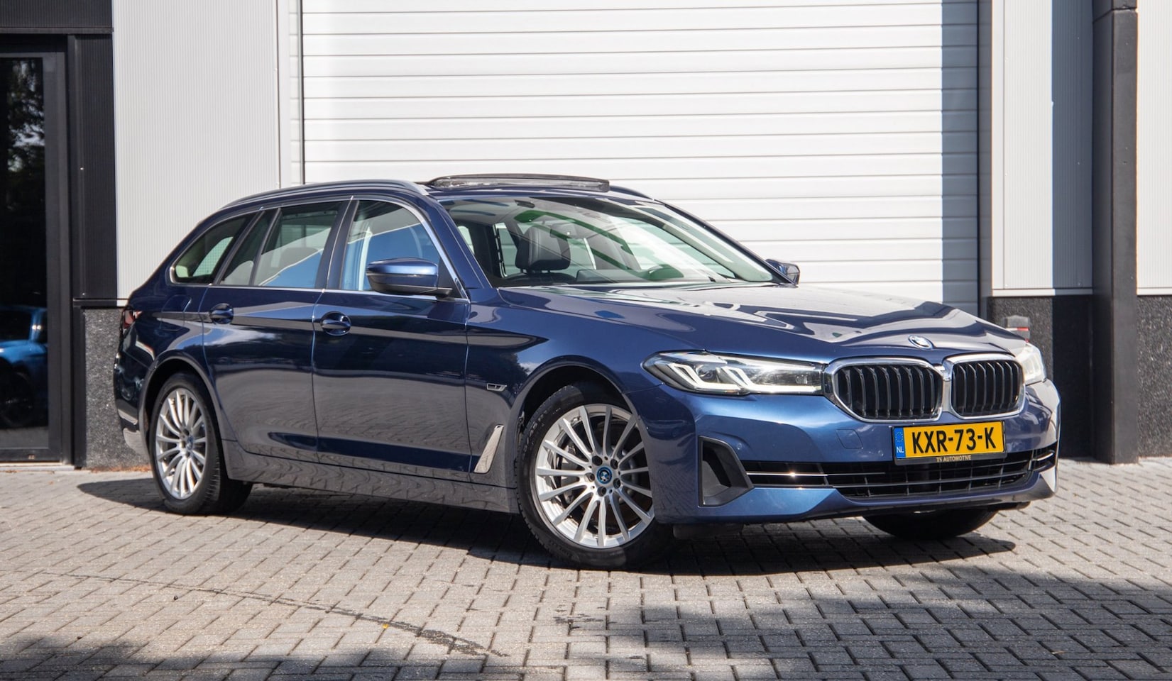 BMW 5-serie Touring - 530e High Executive / SOH 89% / Pano / Keyless / Gordijnen - AutoWereld.nl