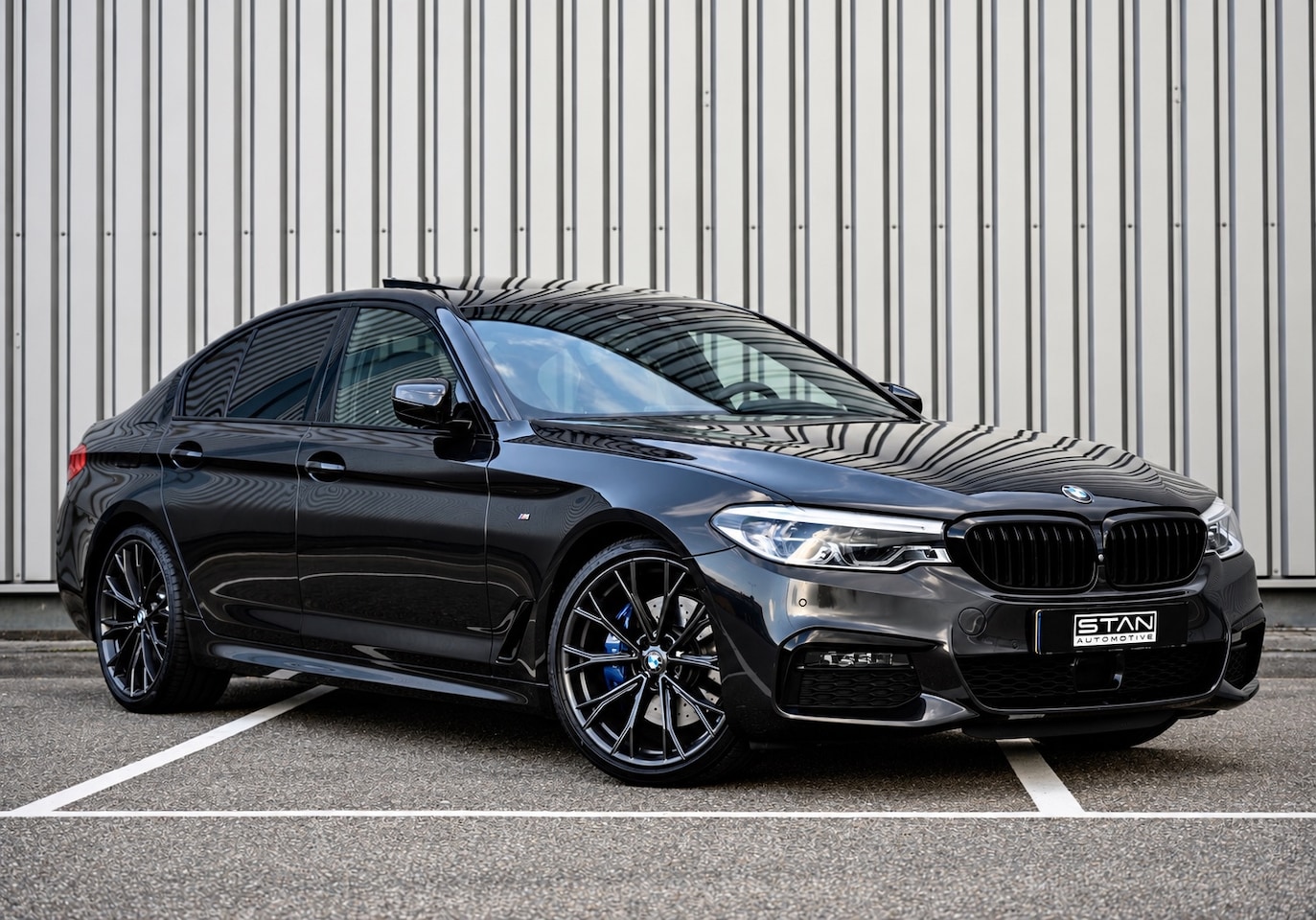 BMW 5-serie - 530d 530D, M-Sport, High Executive | RWD | Individual Sophisto Grau | Pano | Harman Kardon | 2e - AutoWereld.nl