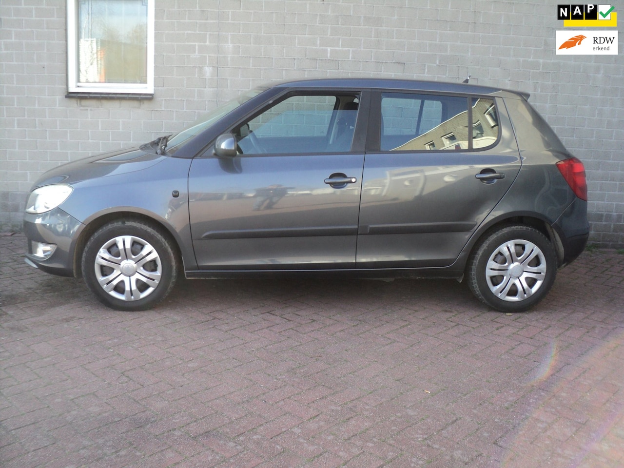 Skoda Fabia - 1.2 TSI AIRCO NAVI AIRCO N.A.P BJ2011 - AutoWereld.nl