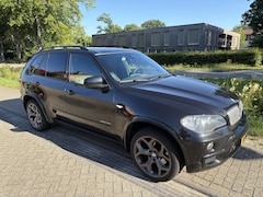 BMW X5 - 30d M-Sport Grijs Kenteken Youngtimer CarPlay Leder Xenon Trekhaak 3500KG