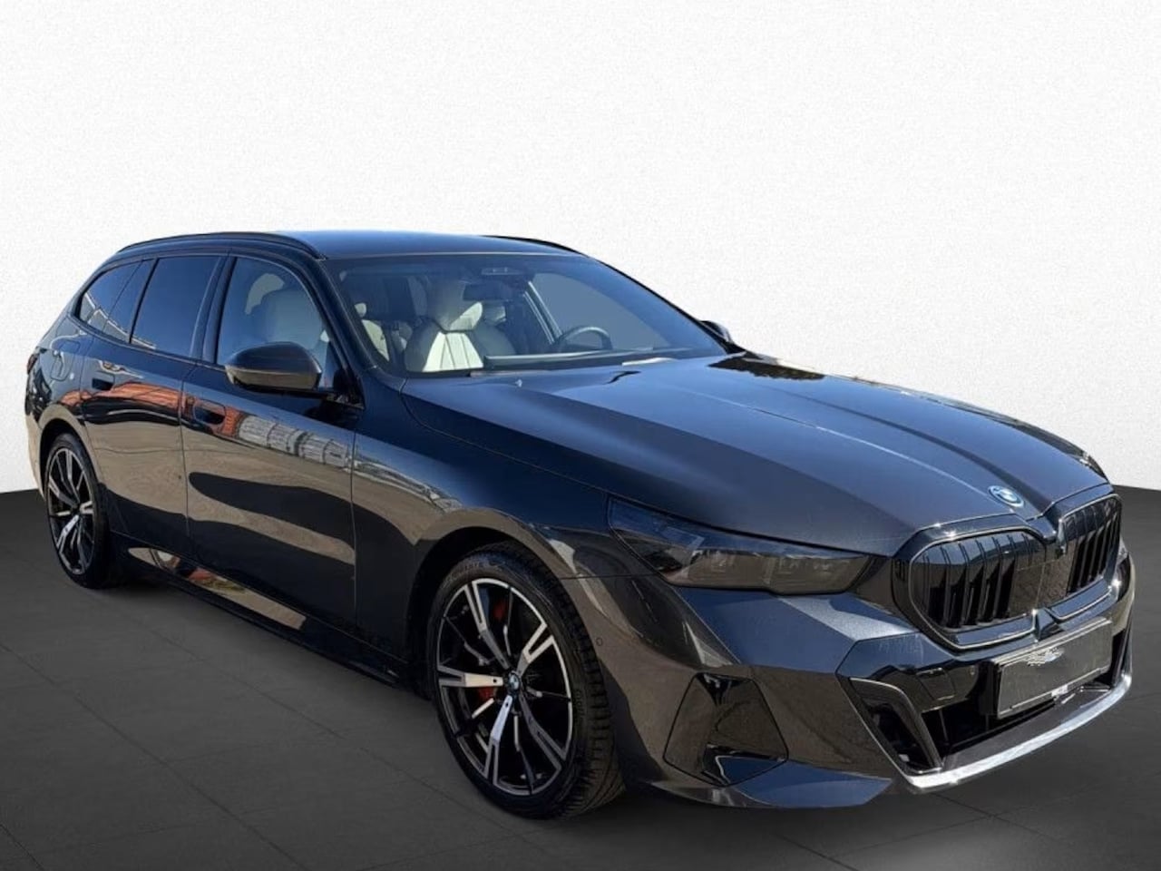 BMW 5-serie Touring - 550e xDrive M-SPORT Pro ** PANO, IVORY LEDER, TREKH, 20-inch LMV, ADAPT. M-ONDERST. ** 1e - AutoWereld.nl