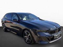 BMW 5-serie Touring - 550e xDrive M-SPORT Pro * PANO, IVORY LEDER, TREKH, 20-inch LMV, ADAPT. M-ONDERST. * 1e EI