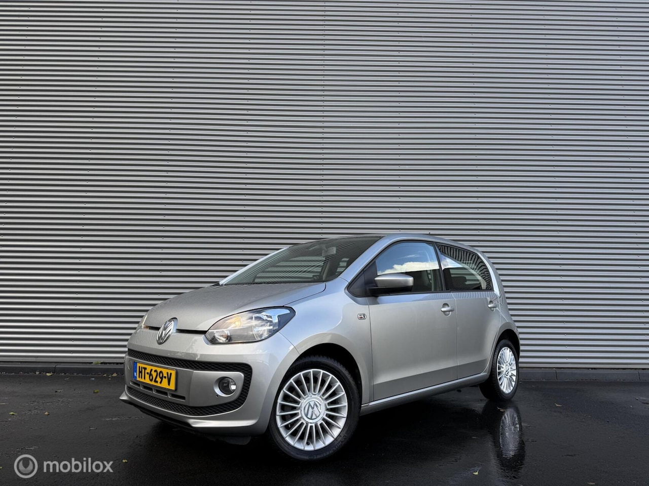 Volkswagen Up! - 1.0 high up! 5DRS BlueMotion CNG/Benzine | Airco | Cruise | Navi | Lichtmetalen Velgen - AutoWereld.nl